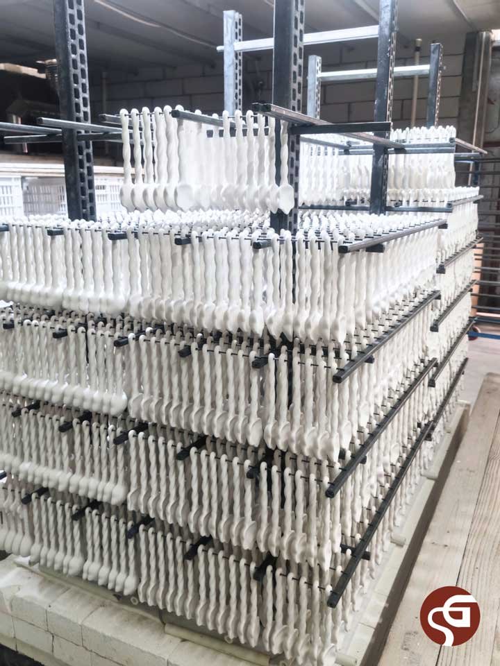 Glazed ceramic spoons set for hanging firing using Sintered Silicon Carbide (SSiC) pins on kiln furniture