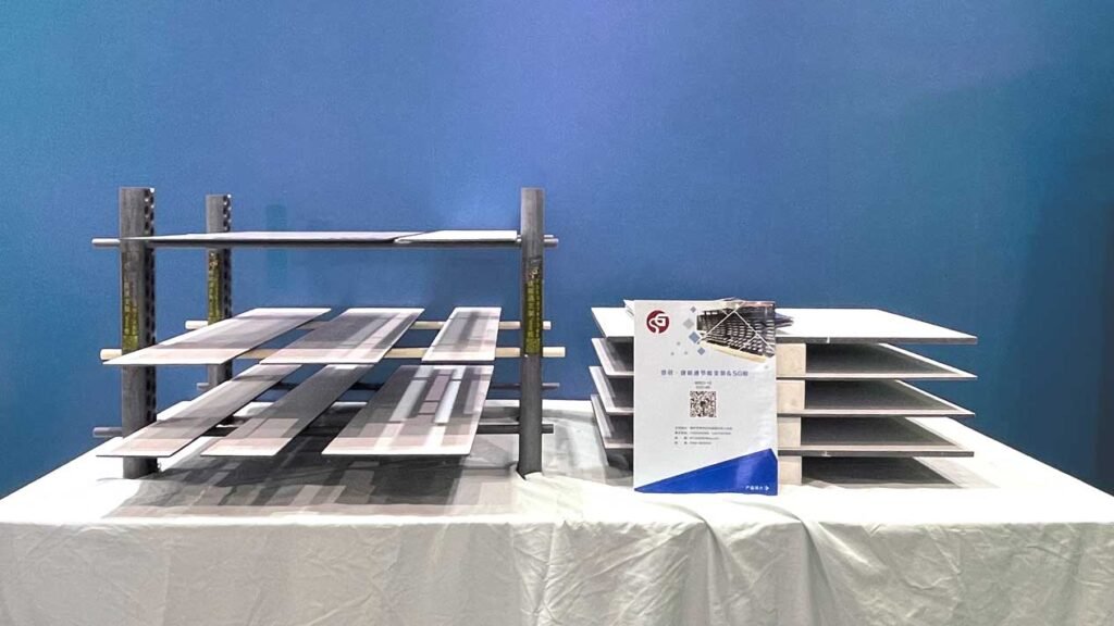 shouguan Kiln furniture system overview showing SiC post-and-beam shelving on the left and a shelf-and-block stack supported by mullite blocks on the right.